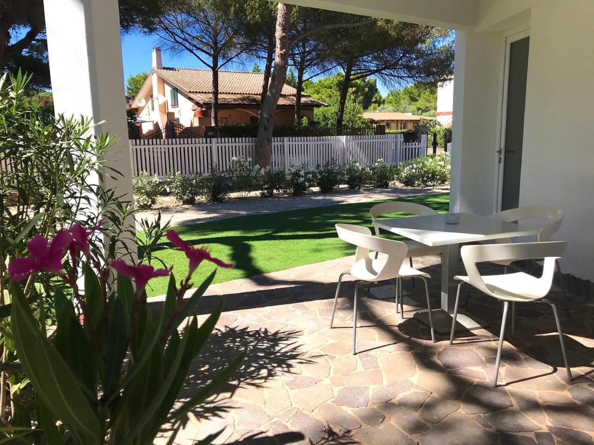 Angolo Mare Apartments & Rooms Porto Pino Exteriör bild