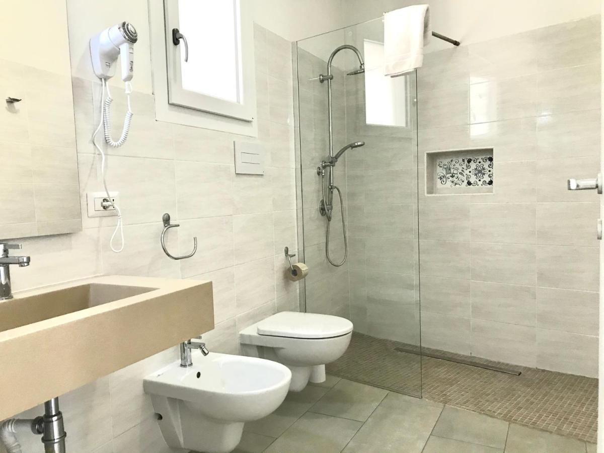 Angolo Mare Apartments & Rooms Porto Pino Exteriör bild