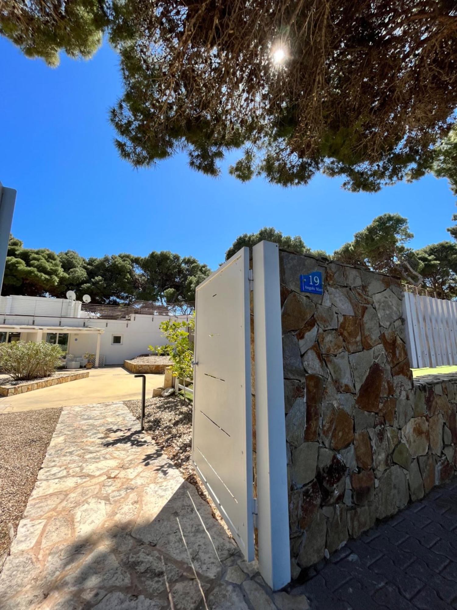 Angolo Mare Apartments & Rooms Porto Pino Exteriör bild